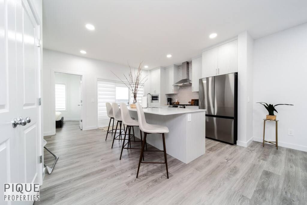 Urbanutopia*luxury Home*king Bed*patio/bbq*sleep16 Edmonton