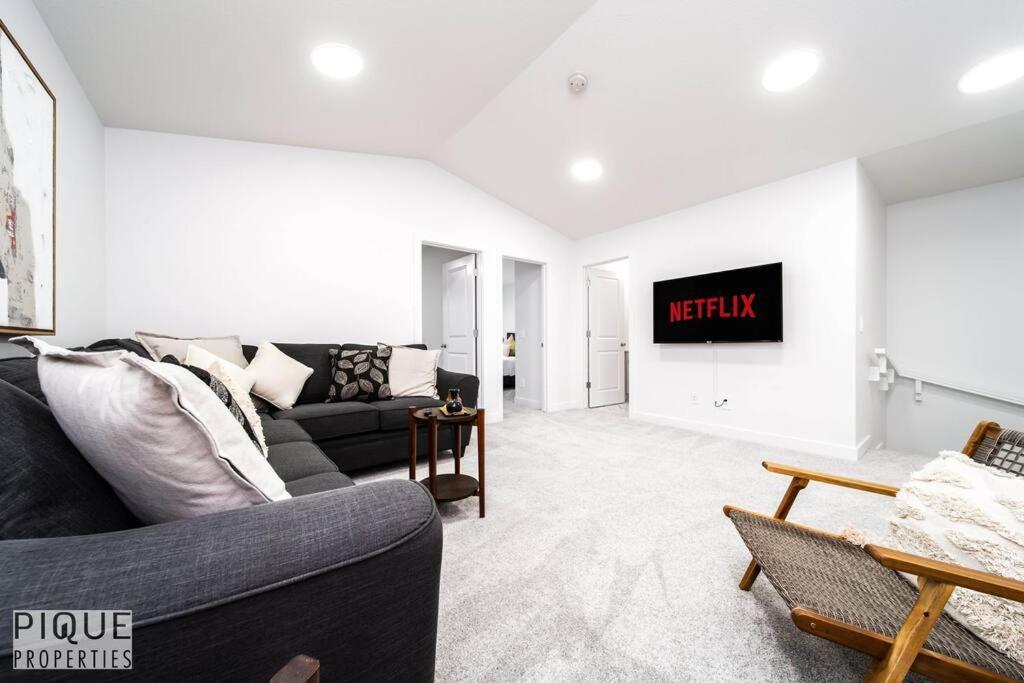 Urbanutopia*luxury Home*king Bed*patio/bbq*sleep16 Holiday home