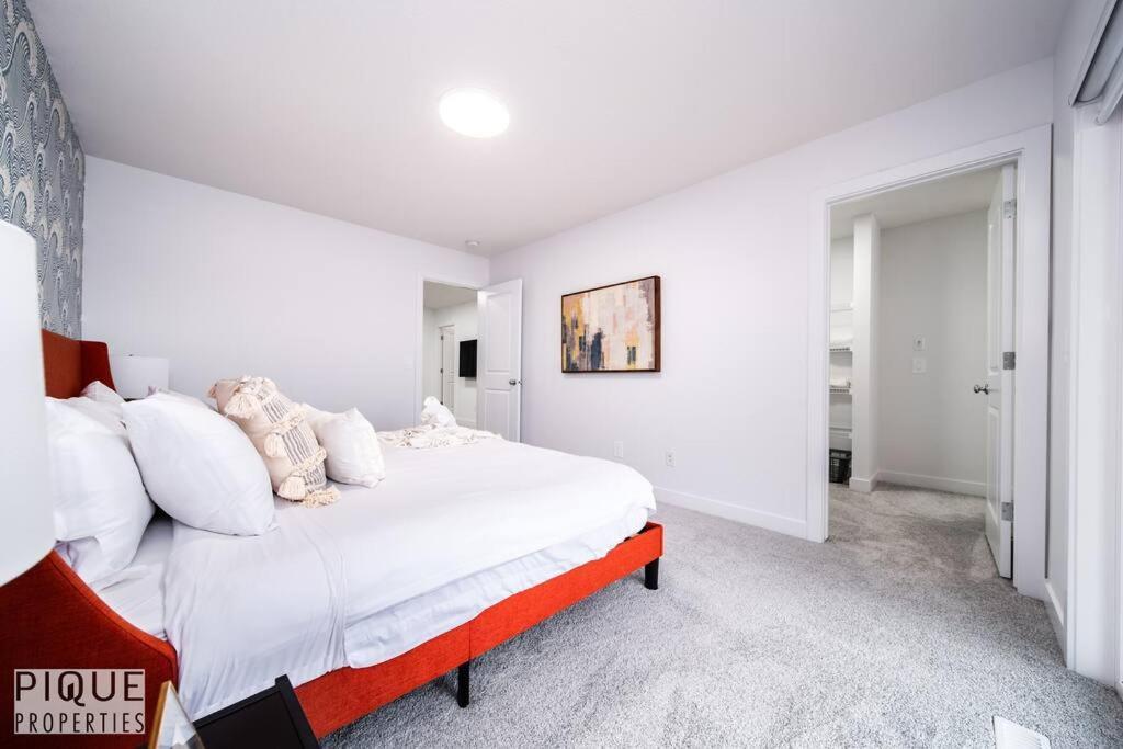 Urbanutopia*luxury Home*king Bed*patio/bbq*sleep16