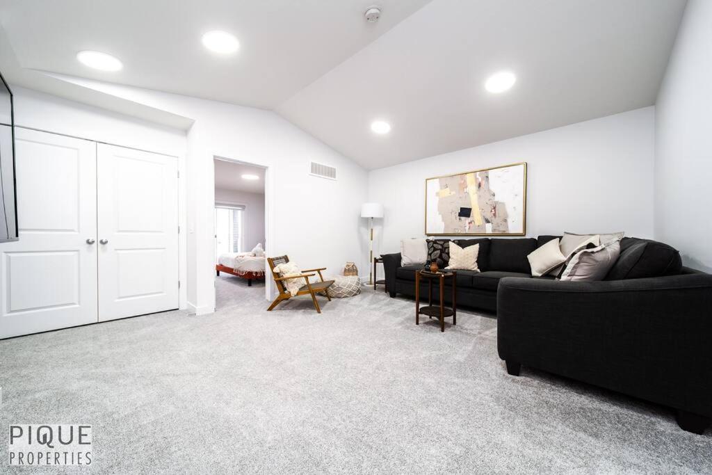 Holiday home Urbanutopia*luxury Home*king Bed*patio/bbq*sleep16 Edmonton