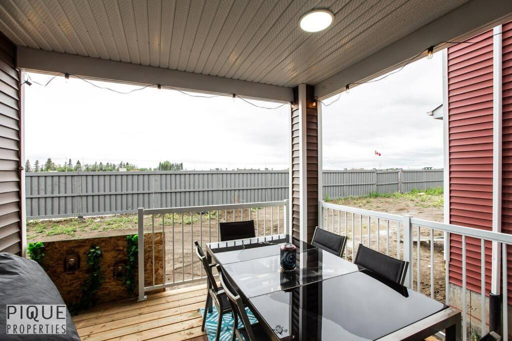 Urbanutopia*luxury Home*king Bed*patio/bbq*sleep16 Holiday home Edmonton