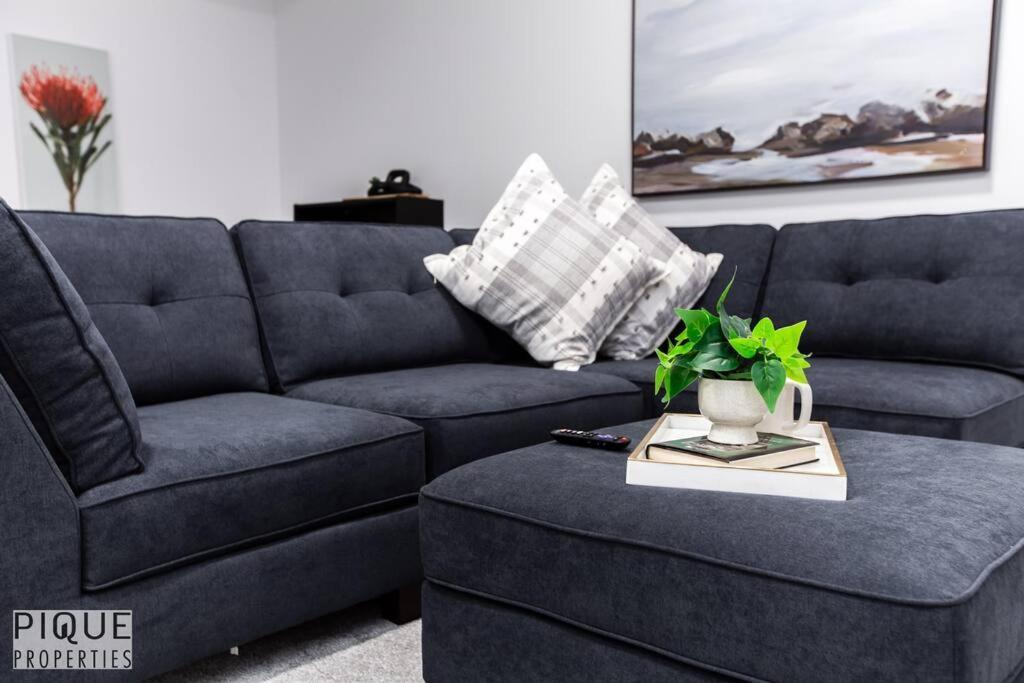 Urbanutopia*luxury Home*king Bed*patio/bbq*sleep16 * Edmonton