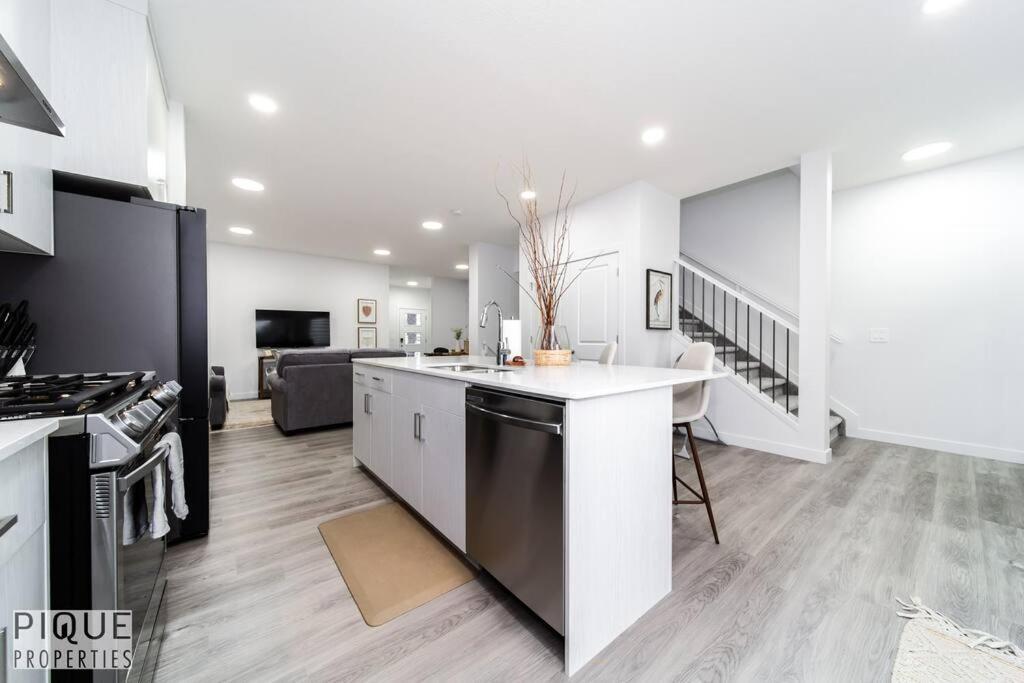 Urbanutopia*luxury Home*king Bed*patio/bbq*sleep16