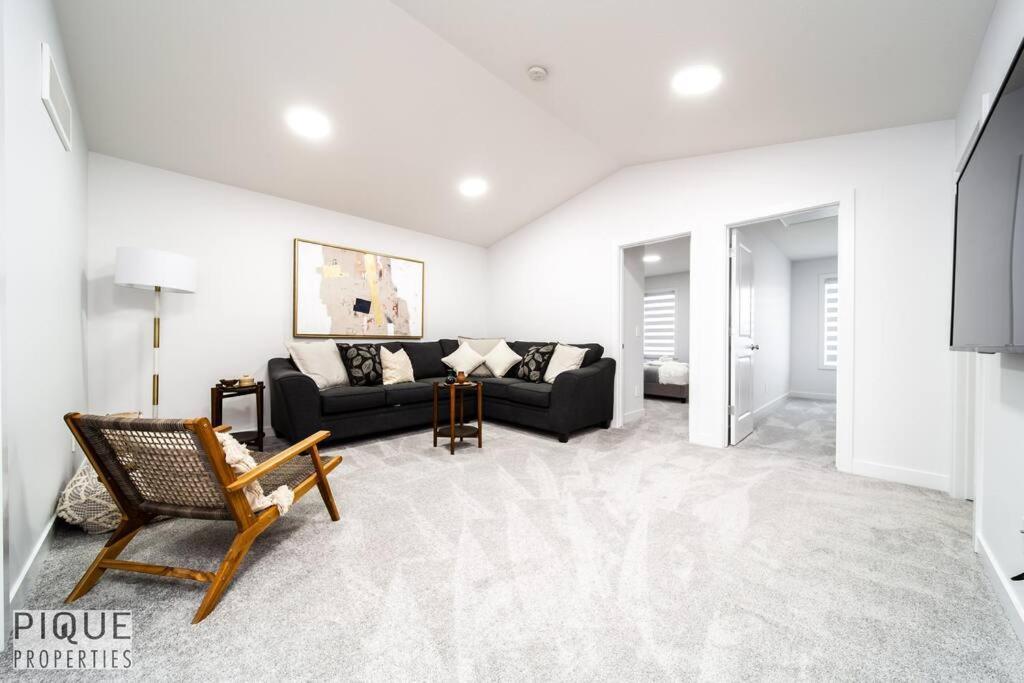 Urbanutopia*luxury Home*king Bed*patio/bbq*sleep16 Holiday home