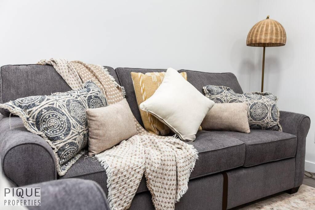 Holiday home Urbanutopia*luxury Home*king Bed*patio/bbq*sleep16 Edmonton